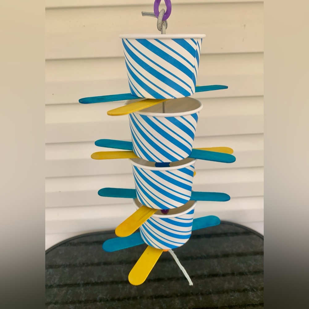 Peek-a-cup tower parrot toy 💙🍋
